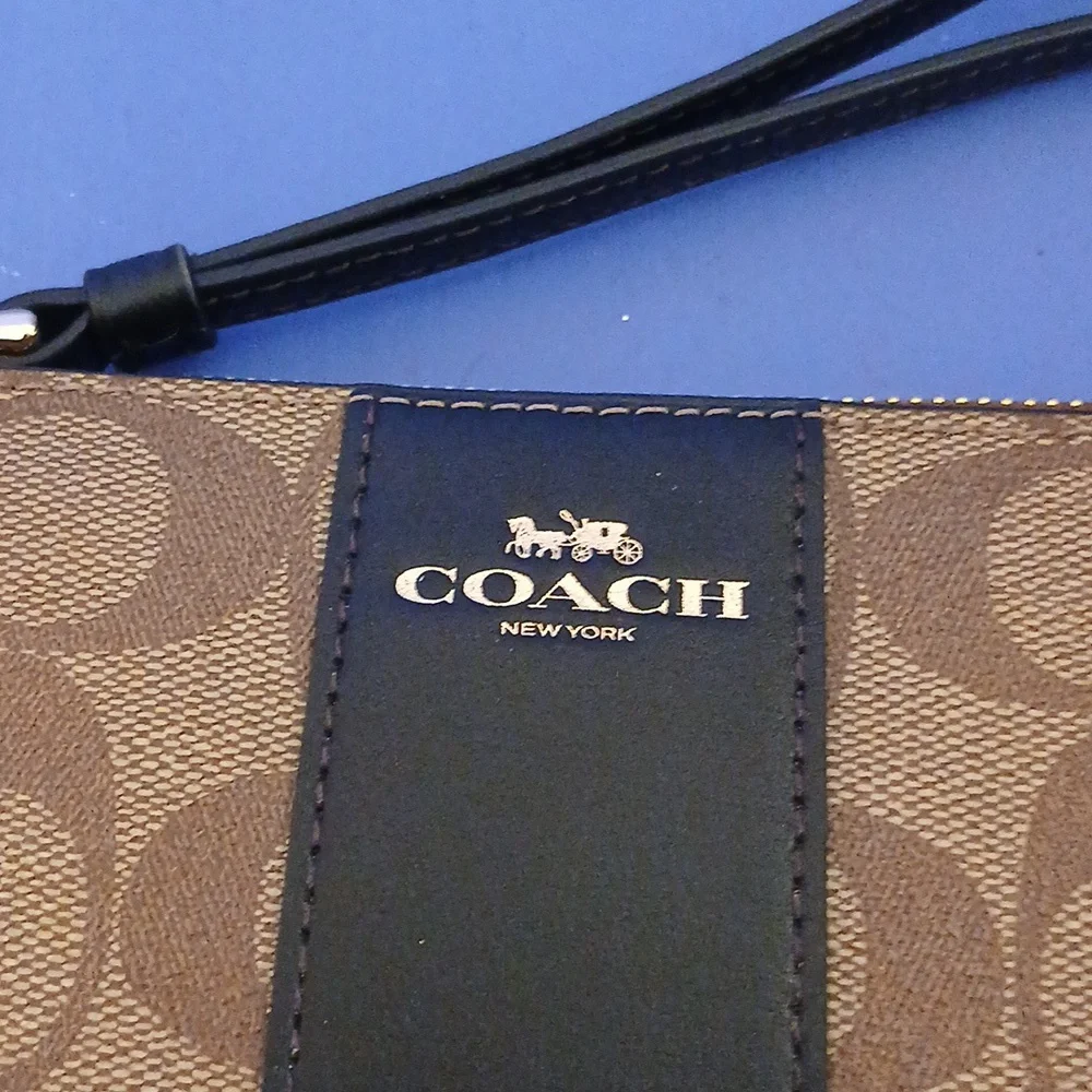 NWT Coach Coin Purse Wristlet Brown Signature Pattern - Picture 2 of 5